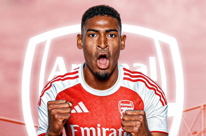 mosquera-cung-arsenal-hoi-quan-tai-singapore